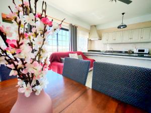 a vase with flowers on a table in a living room at Finca Hoya del Pino in Arafo +14 photos