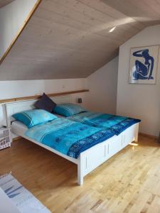 a bedroom with a large bed in a attic at Ferienwohnung Czanderl in Dießen am Ammersee