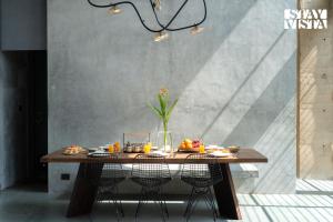 a table with fruit on it in a room at StayVista at Matchbox with Pet-Friendly, BBQ & Lawn in Hosūr