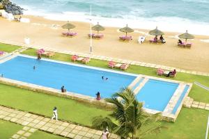 an overhead view of a swimming pool next to a beach at Hotel Petit Brussel in Lomé