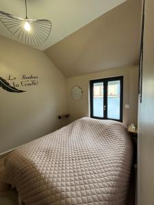 a bedroom with a bed and a window at L'Escale in Sangatte