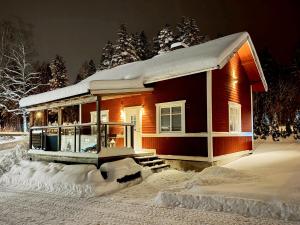 a small house in the snow in the yard at Backes Lillstuga in Borlänge