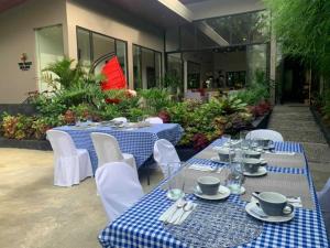 a set of tables with blue and white checkered tables sidx sidx at OYO 1177 The Great Molave in Tagaytay