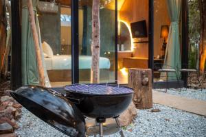 a bbq grill sitting on top of a table at Issara Bar&House in Ko Larn