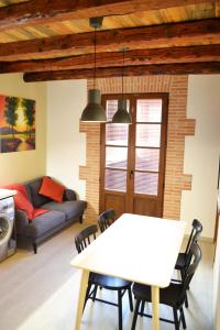 Χώρος καθιστικού στο La Llacuna +25 φωτογραφίες