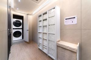 a walk in closet with a washer and dryer at HiMate Dongdaemun in Seoul