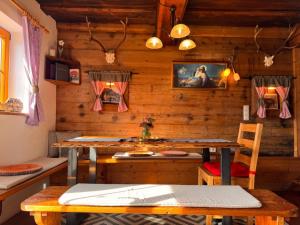 a dining room with wooden walls and a table and chairs at Ottls Huette in Sankt Lorenzen ob Murau +3 photos