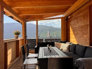 a living room with a couch and a table at Wind Buam Huette in Sankt Lorenzen ob Murau