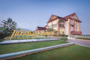 a building with a sign in front of it at Kaewsamui Resort in Ban Tha Phet Noi