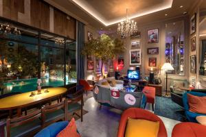 a living room with a pool and a table and chairs at Quartier by Montraj Sukhumvit Bangkok in Bangkok +27 photos