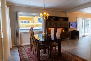 a dining room with a dining table and chairs at Spacious Apartment - City Center in Stryn
