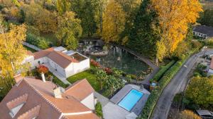 an aerial view of a house with a swimming pool at Suites Romantiques avec Jacuzzi - Marne-La-Vallée - Le Jardin De Vos Secrets in Mouroux