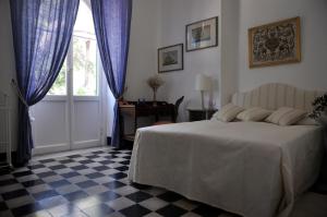 Ένα ή περισσότερα κρεβάτια σε δωμάτιο στο Castello Canevaro