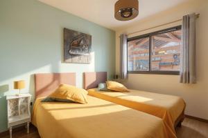 two beds sitting next to each other in a room at L'écrin de Sérénité - CNPE Bugey - Meximieux in Meximieux