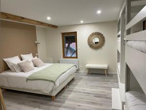a bedroom with a bed and a mirror at Les bulles lissoises in Lisse