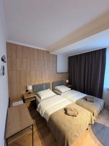 two beds in a room with two tables and two beds sidx sidx sidx at Villa Gold Poznań in Poznań +79 photos