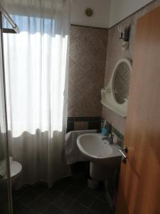 Koupelna v ubytování Toscanaapartmanbalatonhu family frend + 37 fotografií