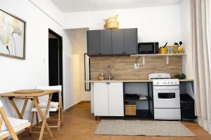 Dapur atau dapur kecil di OJAS Spacious Studio