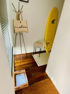 a hallway with a surfboard on the wall at Casa dos Coelhos in Moledo