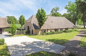 an aerial view of a house with a yard at De Kasteelboerderij in Ruurlo