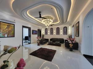 a large living room with a ceiling with a chandelier at Jhansi Hotel in Jhānsi