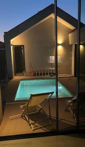 a swimming pool with a chair next to a building at Fine Arts in Moledo
