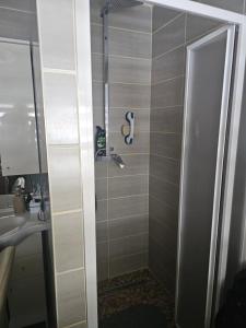 a bathroom with a shower and a sink at Ubytování Rumberk 2 in Deštná