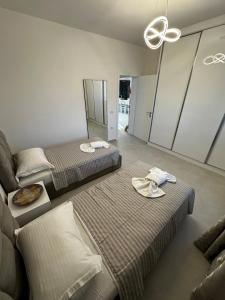 a bedroom with two beds and a couch at Modern Getaway Meets Nature in Ishull-Shëngjini