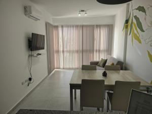 a living room with a dining room table and a couch at Arévalo - D2 in Cipolletti