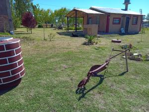 a bird swing in the yard of a house at Soñada San Rafael in San Rafael +1 photo