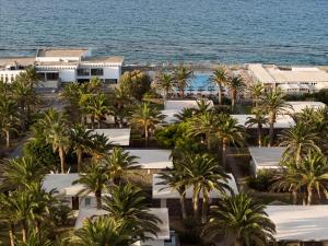 Luftaufnahme eines Ferienresorts mit Palmen und dem Meer in der Unterkunft Civitel Creta Beach in Ammoudara + 126 Fotos