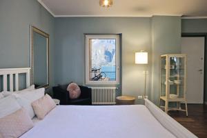 a bedroom with a bed and a window at Varennahouse in Varenna