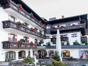 a building with a fountain in front of it at GRETI - Alpine Boutique Hotel mit Alpentherme Eintritt, reichhaltigem Frühstück, Sauna in Bad Hofgastein