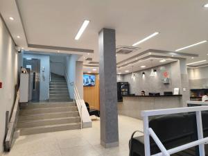 a lobby with a staircase in a hospital at Las Vegas Hotel in São Paulo