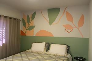 a bedroom with a bed and a painting on the wall at Seu Refúgio em Cuiabá in Cuiabá +77 photos