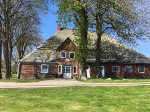 an old red brick house with a roof at Bauernhof-Steffens in Tating