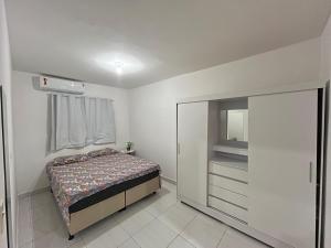 a bedroom with a bed and a tv in it at Przibilwiez Hause in João Pessoa