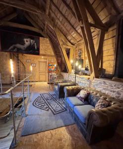 a living room with a couch and a table at Auberge des Riders in Loze