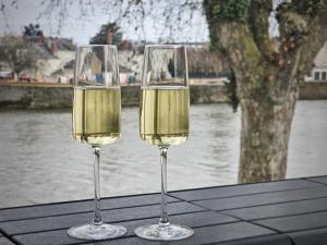 two glasses of wine sitting on top of a table at La Petite Forge - Quai 75 & Quai 80 in Châtellerault