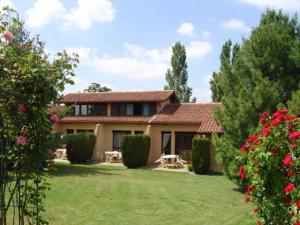 an image of a house with a garden at Les Genêts Studio & Piscine in Eugénie-les-Bains