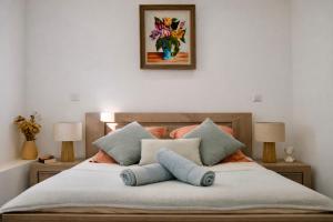 a bedroom with a bed with pillows on it at Résidence A Stella in Piana
