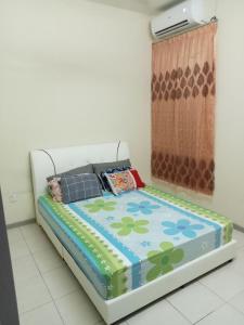 a bed in a room with a flower patterned mattress at Ayyash Cozy Homestay in Kuala Lipis