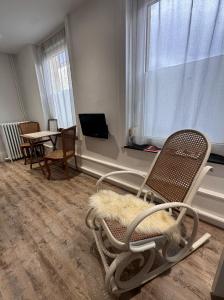 a room with a chair and a table and a window at Studio 1 des Remparts à 5 mins de Charleville-Mézières in Warcq
