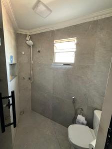 a bathroom with a toilet and a window at Casa Lua in Brumadinho