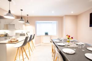a kitchen and dining room with a table and chairs at Northern Hideaways, Brown Bear House in Berwick-Upon-Tweed