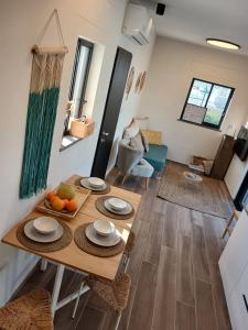 a kitchen and living room with a table and chairs at נוף לחרמון דפנה in Dafna