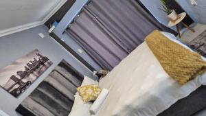 an aerial view of a bedroom with a bed with pillows at KeAnna STAYS units in Tsumeb +26 photos