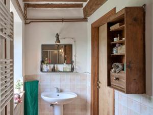 a bathroom with a sink and a mirror at Agri Ostello Valle Libera in Chianaiola