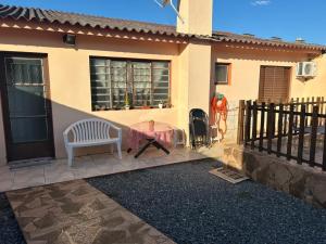 a table and a bench in front of a house at Pousada Familiar da Dani - Casa em São Gabriel com piscina in São Gabriel