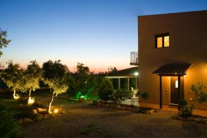 スタブロスにあるVilla Nefeliのギャラリーの写真